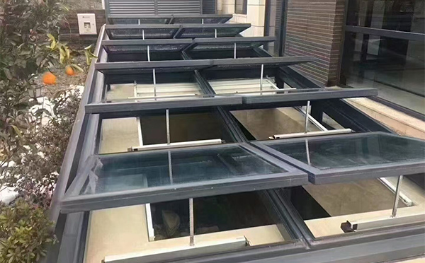 某轨道交通车辆维修车间碑林排烟窗应用