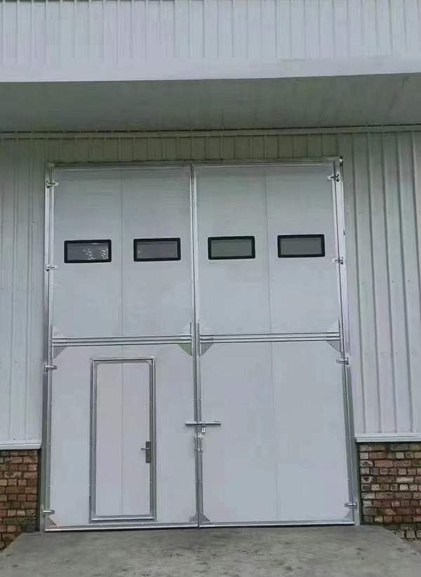 碑林工业门在设备装配车间出入口的实施记录